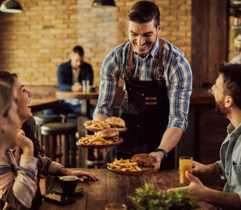 Imagem do post Ajudar o garçom pode revelar traços ocultos da sua personalidade, segundo a psicologia