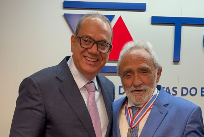 Carlos Muniz participa de homenagem a Antonio Honorato