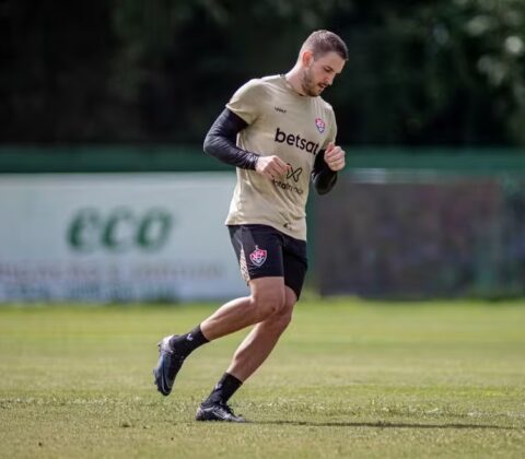 Imagem do post Vitória é condenado a pagar R$ 5 milhões a zagueiro; clube contesta ação judicial