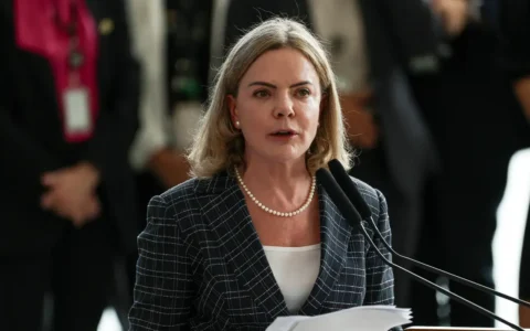 Imagem do post Gleisi sobe o tom contra anistia: “Não interessa”