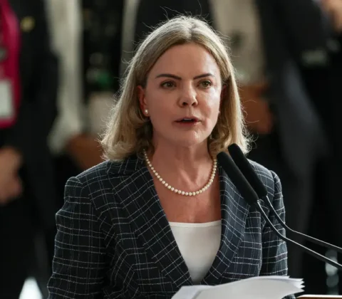 Imagem do post Gleisi sobe o tom contra anistia: “Não interessa”