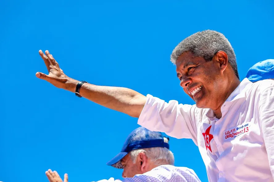 Jerônimo comemora manifestação contra PEC da Blindagem e anistia