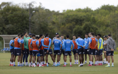 Imagem do post Com Ademir em campo, Bahia se reapresenta de olho no Vasco