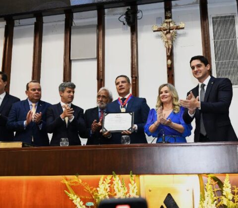 Imagem do post ALBA homenageia presidente do TCE com a Comenda 2 de Julho