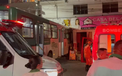 Imagem do post Ônibus desgovernado invade prédio e deixa feridos em Salvador