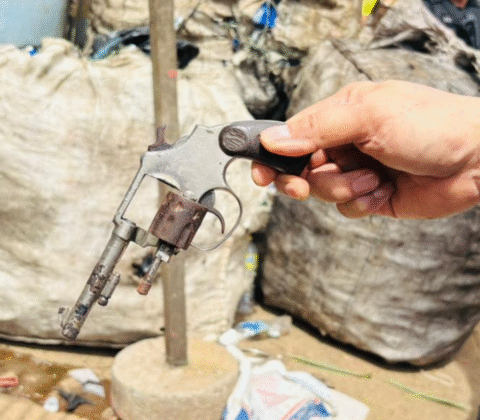 Imagem do post Ferro-velho ilegal em Salvador é interditado com armas, cobre roubado e lixo tóxico