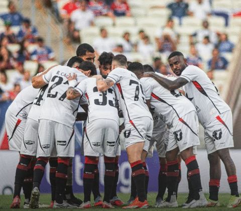 Imagem do post Vitória tropeça feio após pausa e segue no Z-4 do Brasileirão
