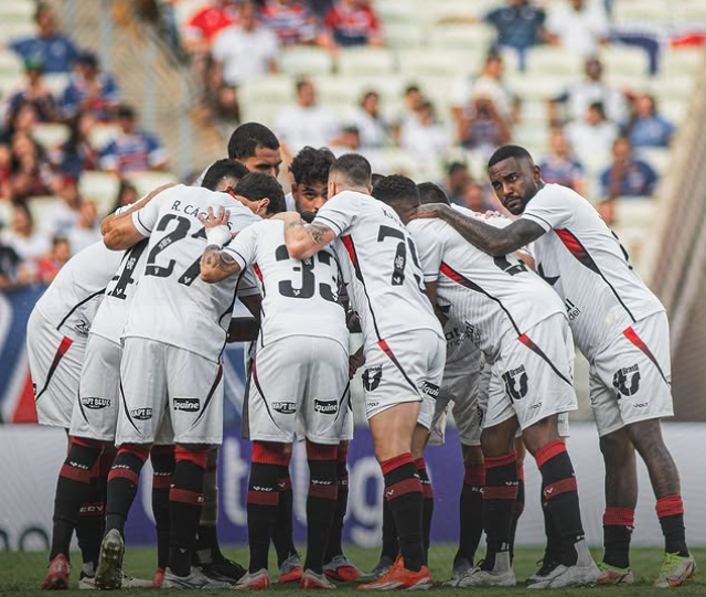 Vitória tropeça feio após pausa e segue no Z-4 do Brasileirão