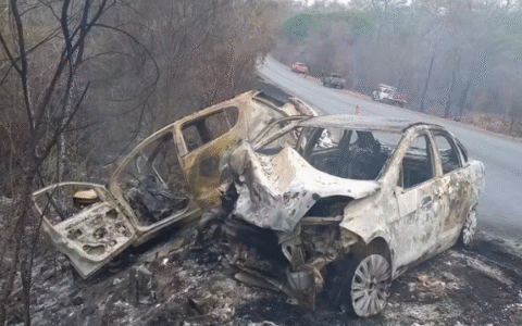 Imagem do post Carros pegam fogo após grave acidente na BA-463