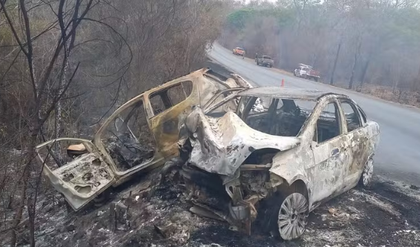 Carros pegam fogo após grave acidente na BA-463