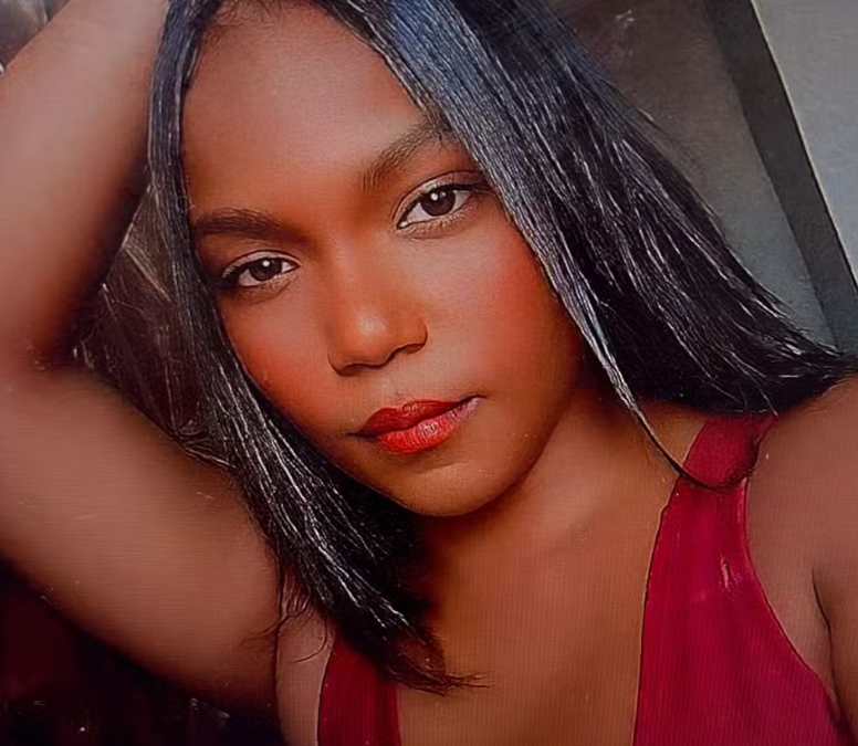 Jovem é assassinada a tiros dentro de casa em Salvador