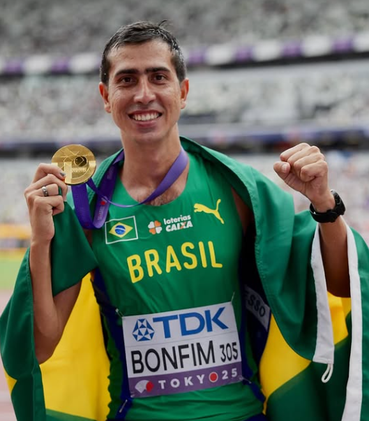 Caio Bonfim ultrapassa lenda do atletismo e faz história no Mundial