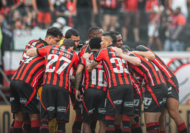 Vitória perde para o Fluminense no Barradão e segue na zona