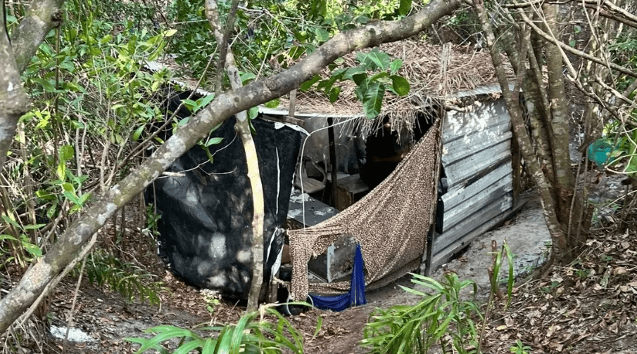 Polícia destrói acampamento do tráfico em Itapuã