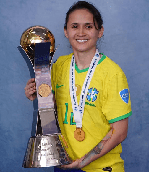 Amandinha puxa fila na convocação da Copa do Mundo de Futsal