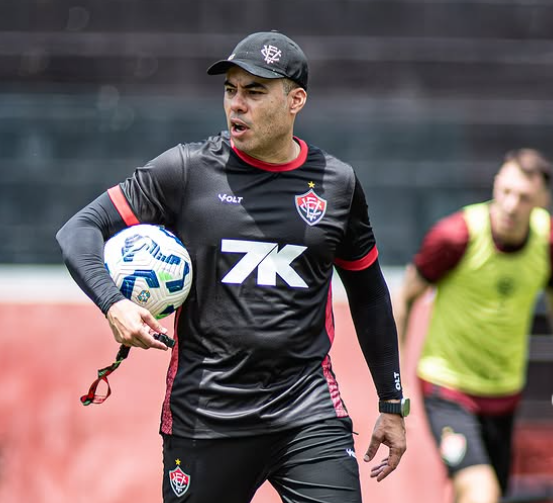 Jair Ventura estreia no Vitória com desafio gigante contra o Grêmio