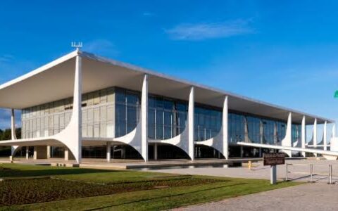 Imagem do post Homem tenta invadir Palácio do Planalto e é preso após levar tiros de borracha