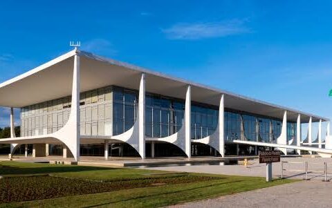 Imagem do post Homem tenta invadir Palácio do Planalto e é preso após levar tiros de borracha