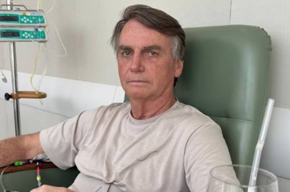 Em prisão domiciliar, Bolsonaro tem crise de pressão e vai a hospital