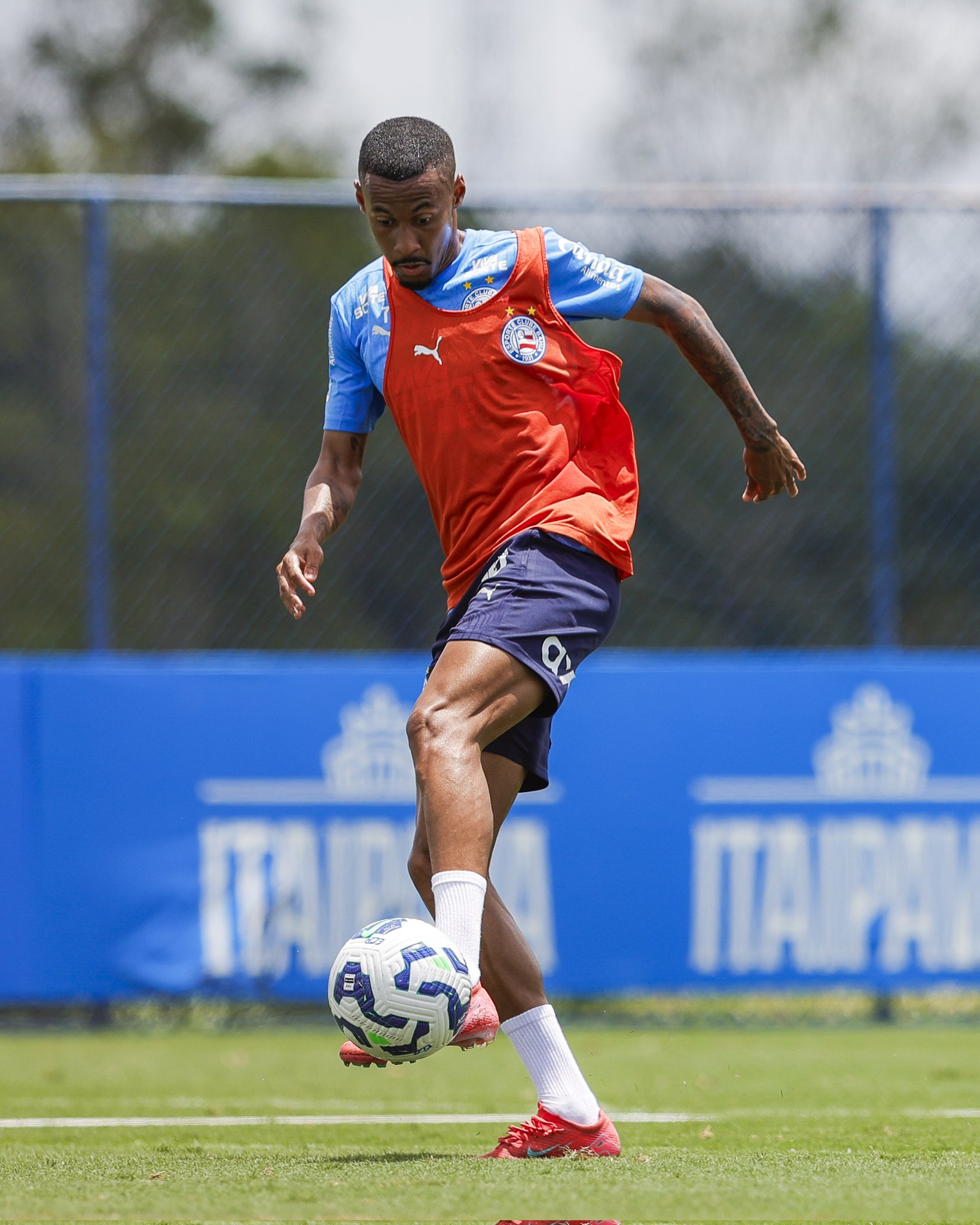 Com Ademir e Kanu em campo, Bahia treina de olho no Palmeiras