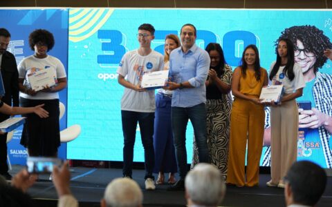 Imagem do post Jovens de Salvador recebem curso gratuito com certificado e tablet