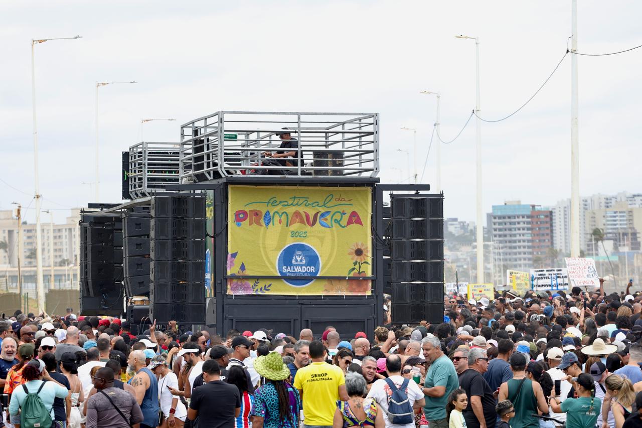 Festival da Primavera termina em clima de carnaval e homenagem a Raul Seixas