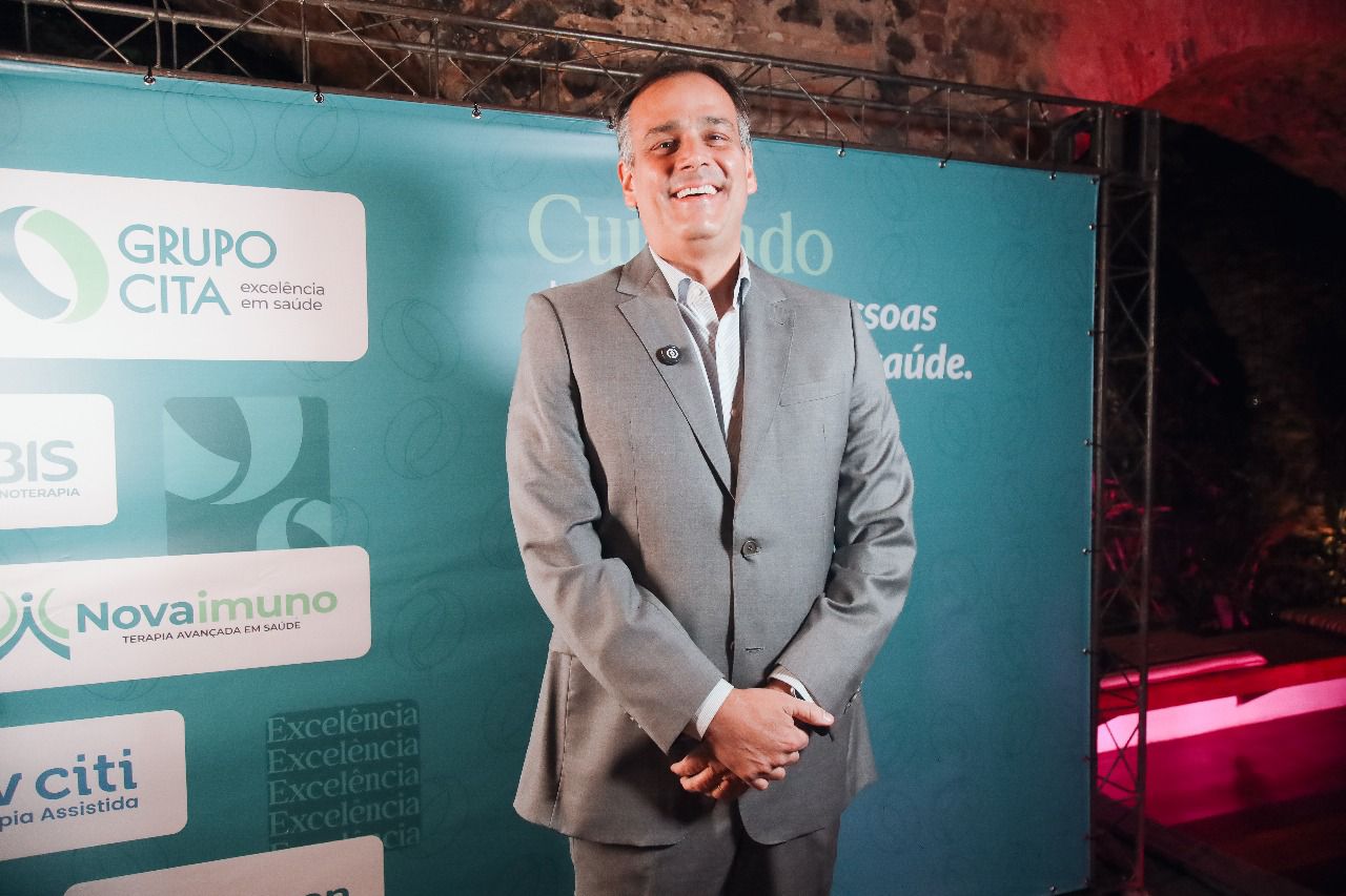 Holding de clínicas de Salvador reúne 180 reumatologistas em jantar estratégico durante Congresso na Bahia