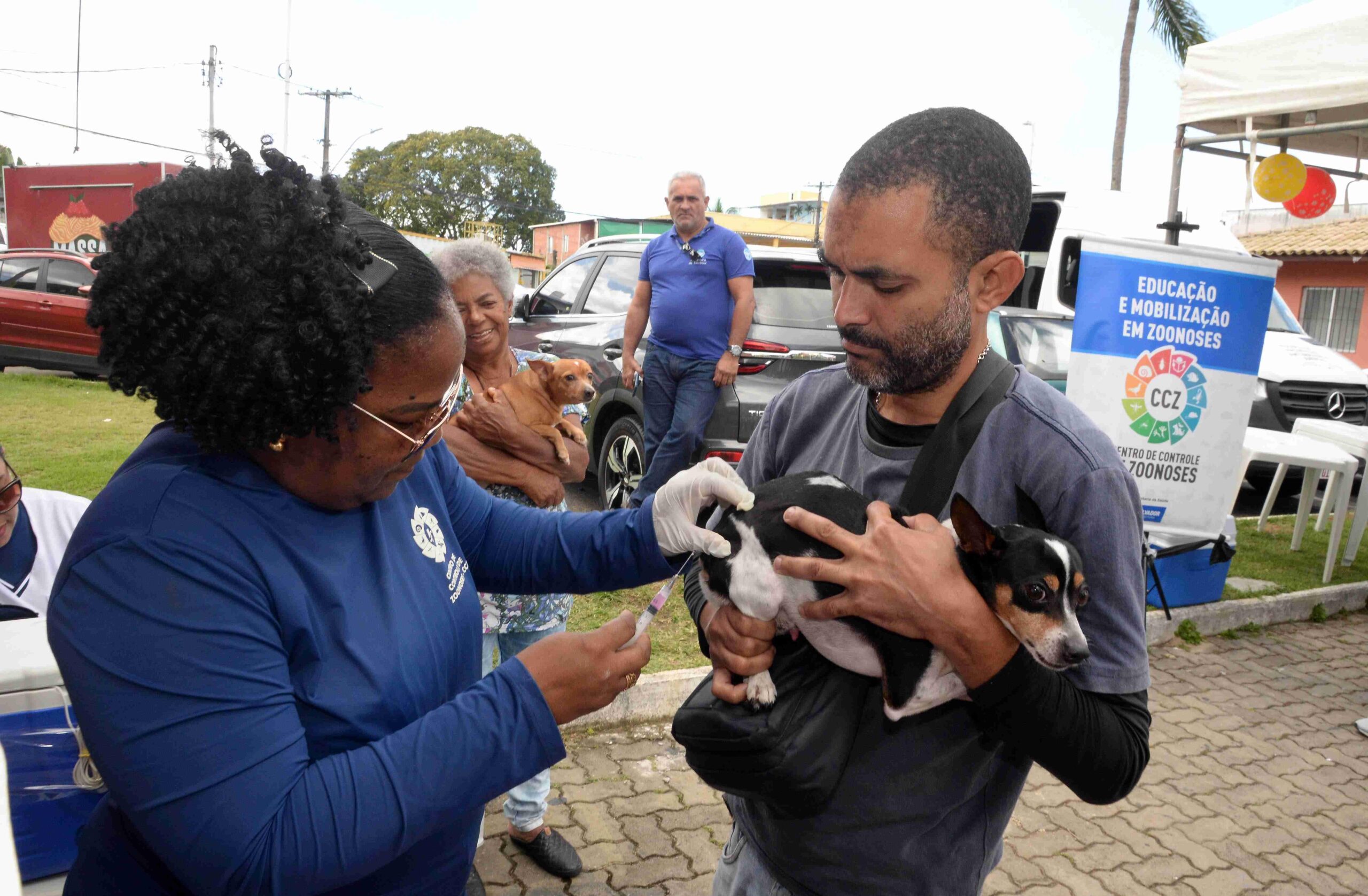 Salvador convoca tutores para vacinação antirrábica de cães e gatos