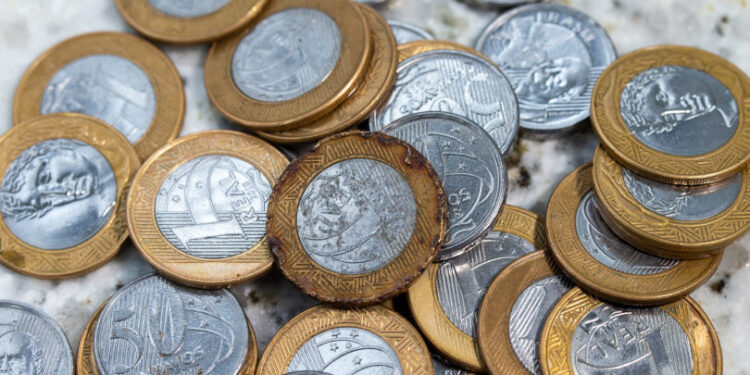 Moedas raras de R$ 1 podem valer até R$ 6 mil no mercado de colecionadores
