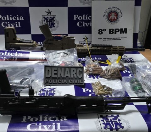 Imagem do post Fuzis, granada e drogas são apreendidos em megaoperação policial em Arraial d’Ajuda
