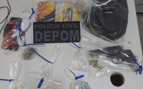 Imagem do post Homem é preso com drogas, arma e caderno do tráfico