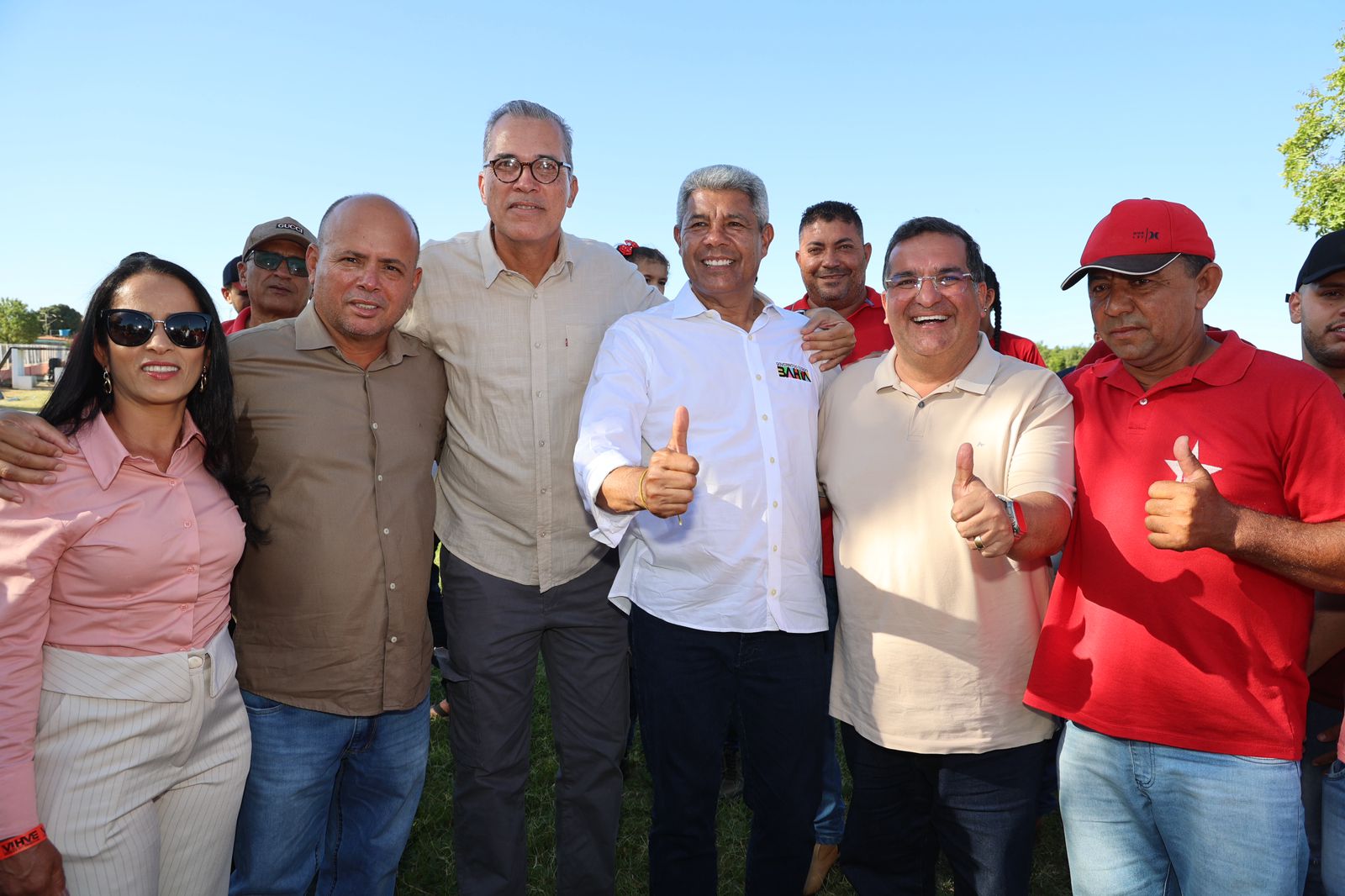 Antonio Henrique Júnior entrega ambulância e investimentos em saúde no Oeste baiano