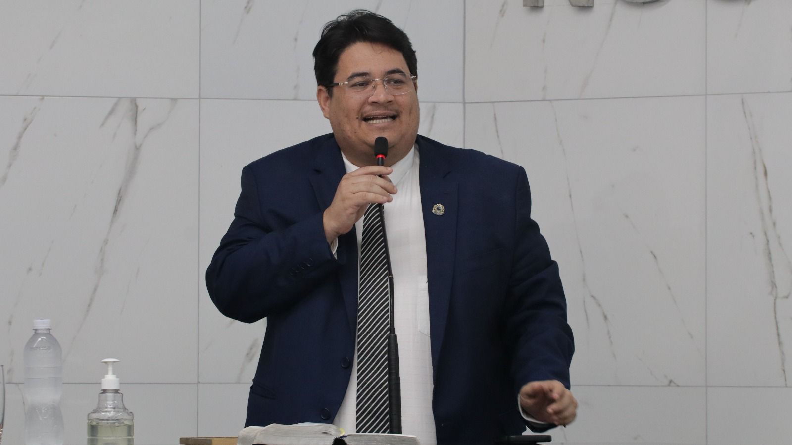 PT diz que ACM Neto chega enfraquecido e com imagem desgastada para 2026