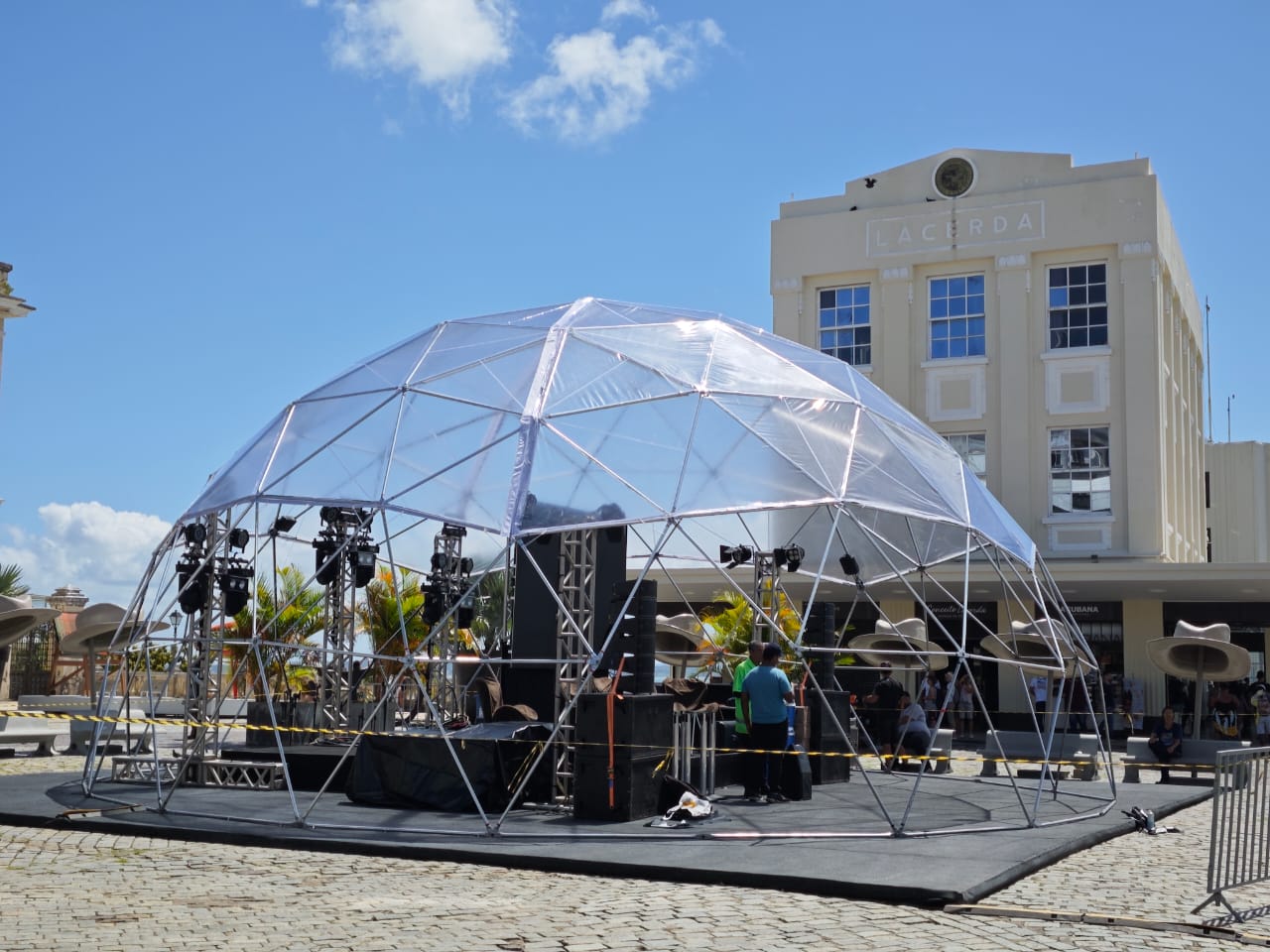 Viver Salvador na Rua Chile estreia com Balé Folclórico e show de Jau