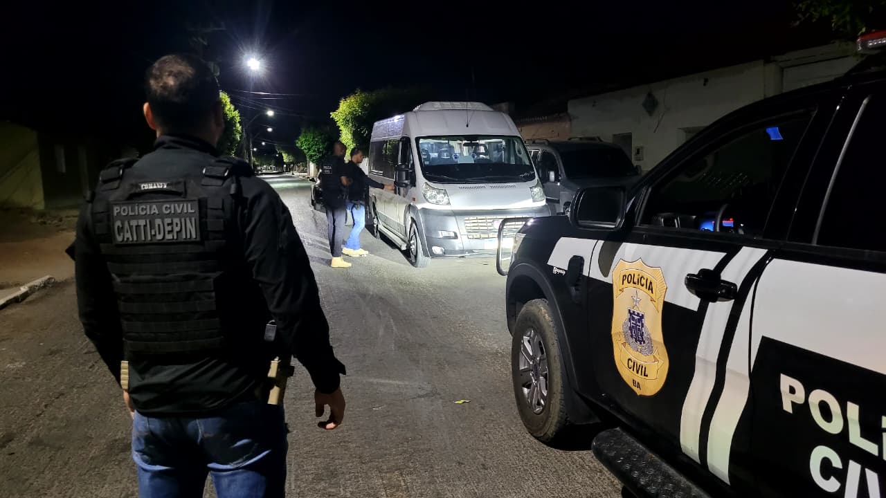 Três homens são presos após torturar jovem por ciúmes