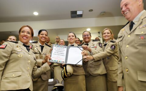 Imagem do post Governador sanciona leis para criação de novos comandos e promove oficiais da Polícia Militar