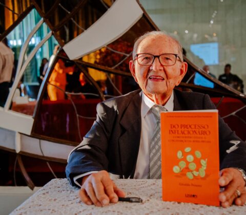 Imagem do post Escritor de 100 anos de idade é destaque na Bienal de Pernambuco