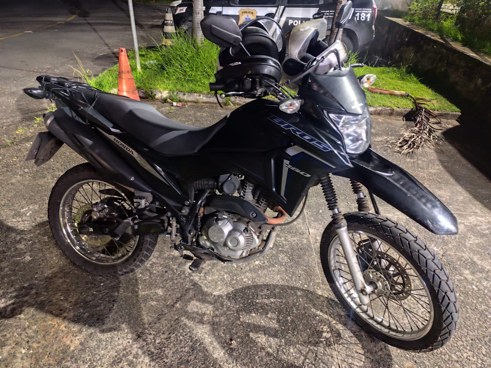 Polícia prende suspeito de roubo em Pernambués; moto e celulares foram recuperados