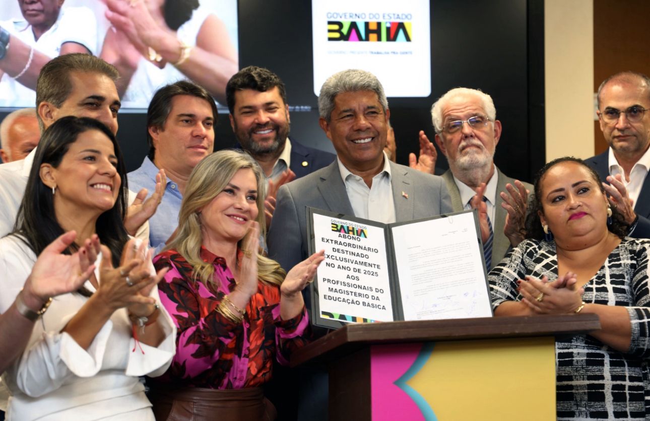 Jerônimo anuncia pagamento de precatório para professores e envia projeto de lei que concede abono extraordinário para a categoria