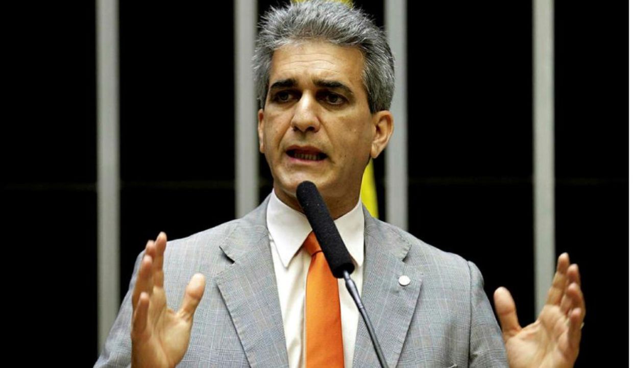 Deputado Robinson sugere que ACM Neto assuma a carreira de “blogueirinho” porque ele é o “candidato que ninguém quer”