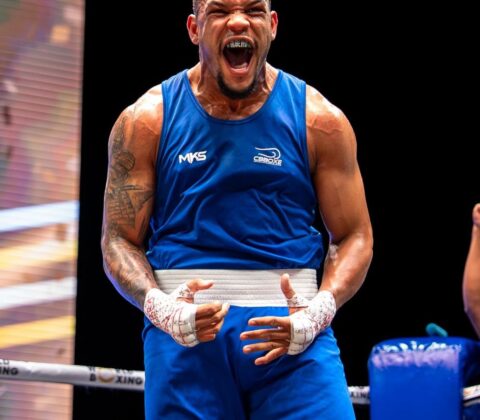 Imagem do post Baiano Samurai faz história: vence vice-campeão olímpico e vai à final do Mundial de Boxe