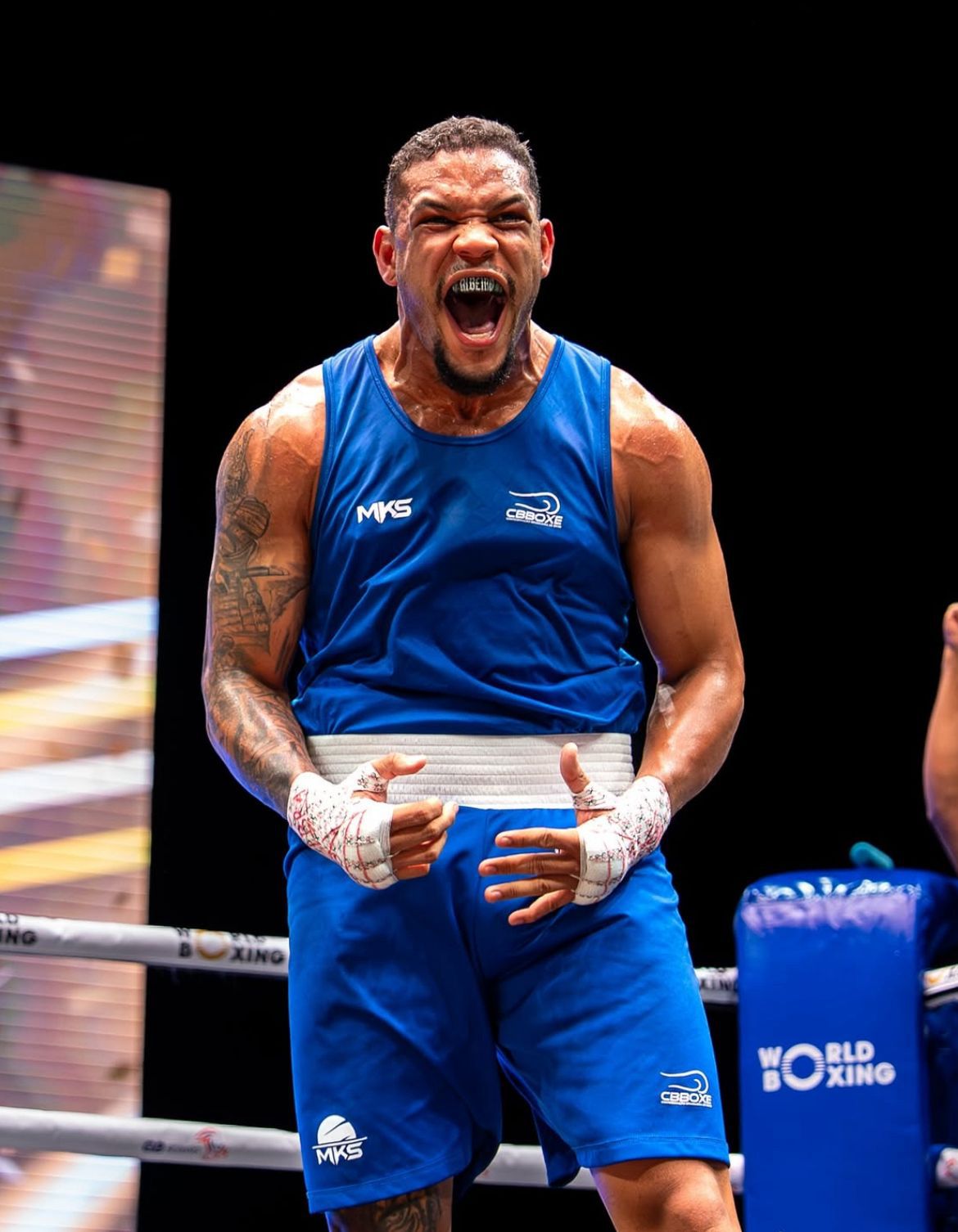 Baiano Samurai faz história: vence vice-campeão olímpico e vai à final do Mundial de Boxe