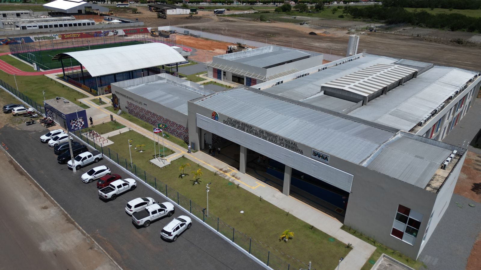 Governador inaugura escola de tempo integral e novas unidades policiais em Cardeal da Silva