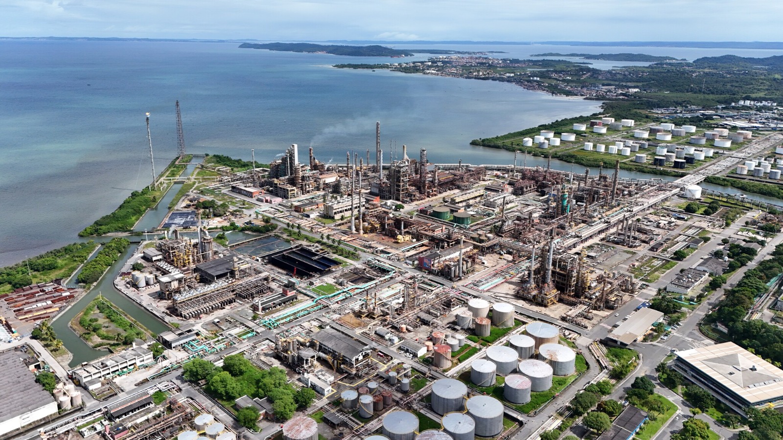 Refinaria de Mataripe completa 75 anos com modernização, sustentabilidade e impacto social