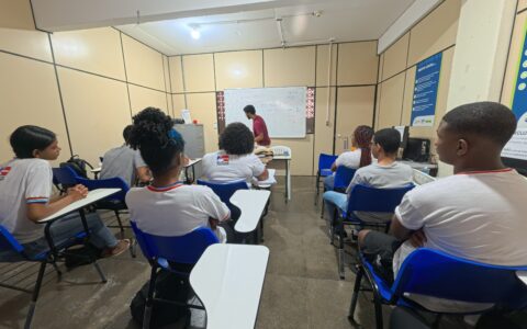 Imagem do post Estudantes do Nordeste de Amaralina participam de “aulão” pré-Enem promovido pela PM