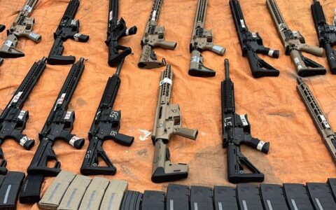 Imagem do post Polícia descobre esconderijo com 22 fuzis e cocaína na Bahia