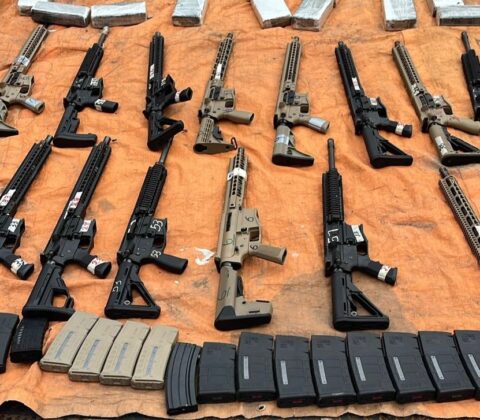 Imagem do post Polícia descobre esconderijo com 22 fuzis e cocaína na Bahia