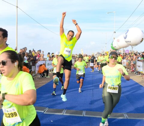 Imagem do post Maratona Salvador 2025 reúne milhares de corredores; Bruno Reis comemora