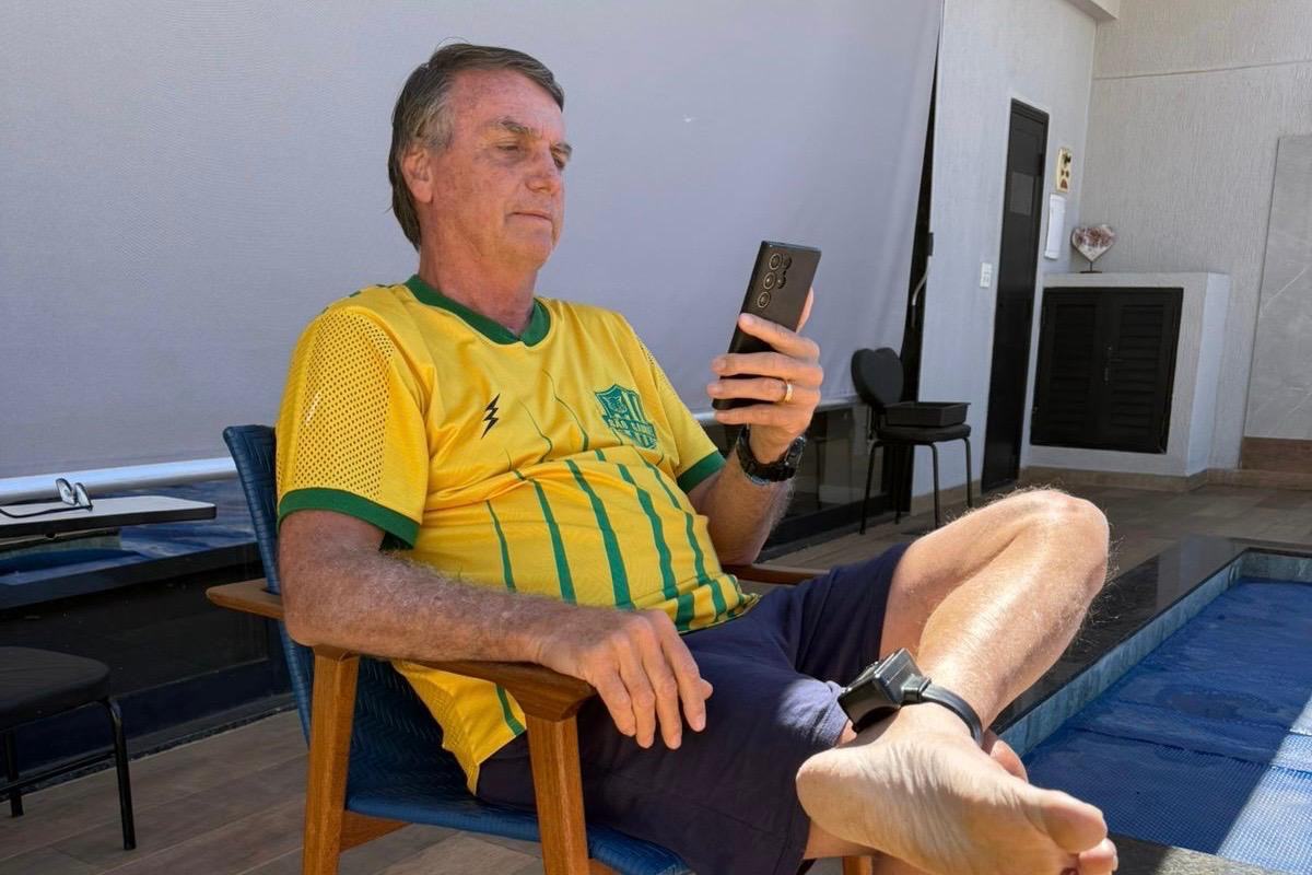 Defesa de Bolsonaro espera que STF decrete prisão em regime fechado, diz site