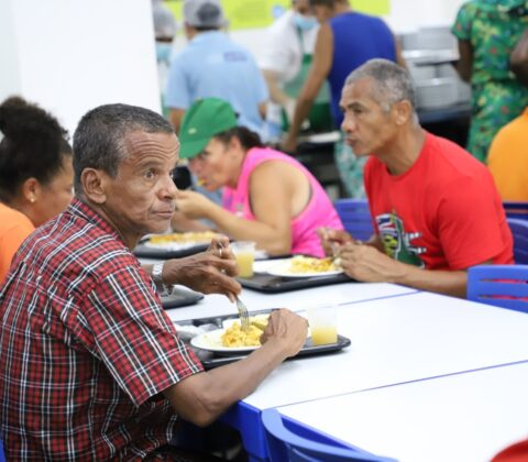 Imagem do post Restaurante Popular de Pernambués completa um ano com cardápio especial e quase 100 mil refeições servidas